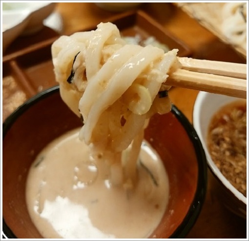 ゴマ汁の水沢うどん（大澤屋）